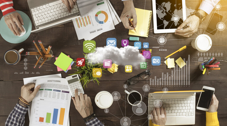 Social Network Online Sharing Connection Concept ifaa Zahlen Daten Fakten Crowdworking